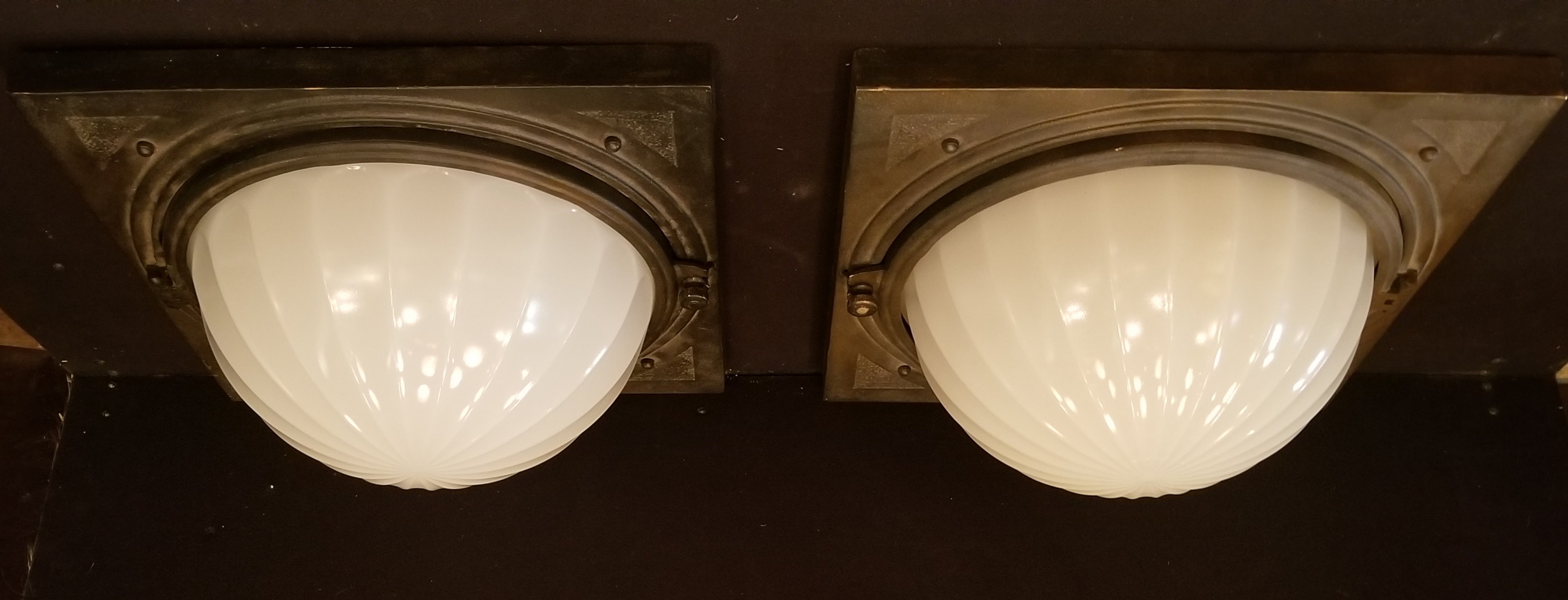 2X elevator lights in cast bronze