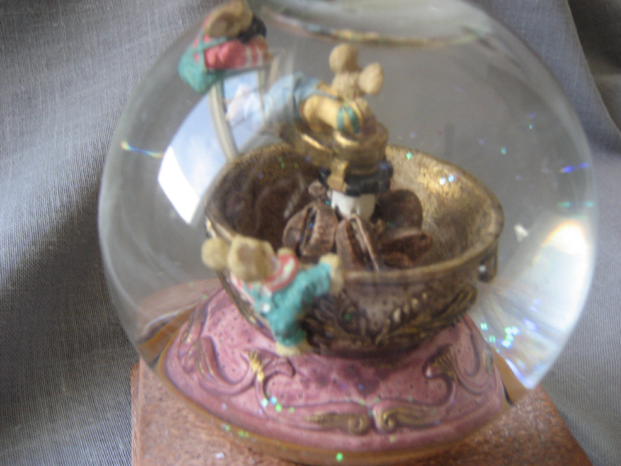 Coffee Break Muscial Globe