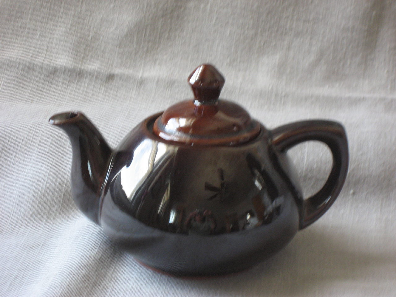 Small Brown Tea Pot from the Ming Tea Co.