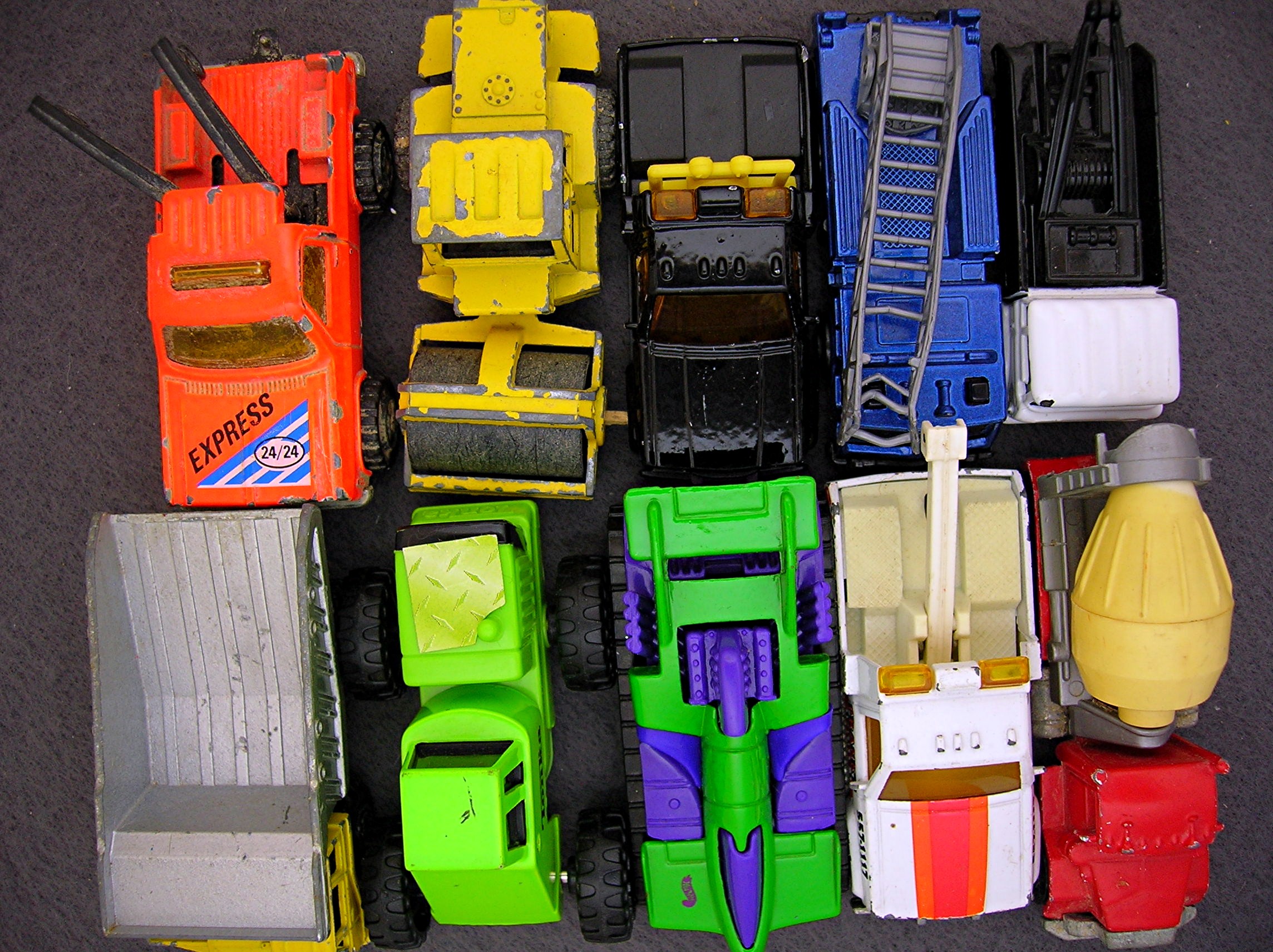 Lot #17 - 10 Diecast, Hot Wheels style toy vehicles