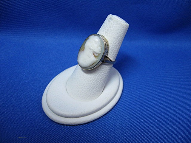 Ring  14K Gold Shell Cameo High Set