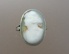 Ring  14K Gold Shell Cameo High Set