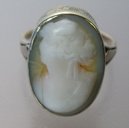 Ring  14K Gold Shell Cameo High Set