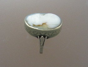 Ring  14K Gold Shell Cameo High Set