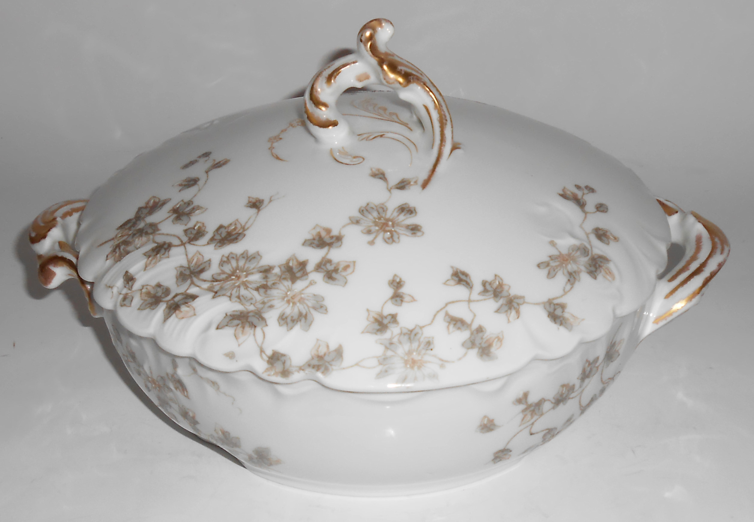 Chas Field Haviland Limoges Grey Daisy Casserole W/Lid
