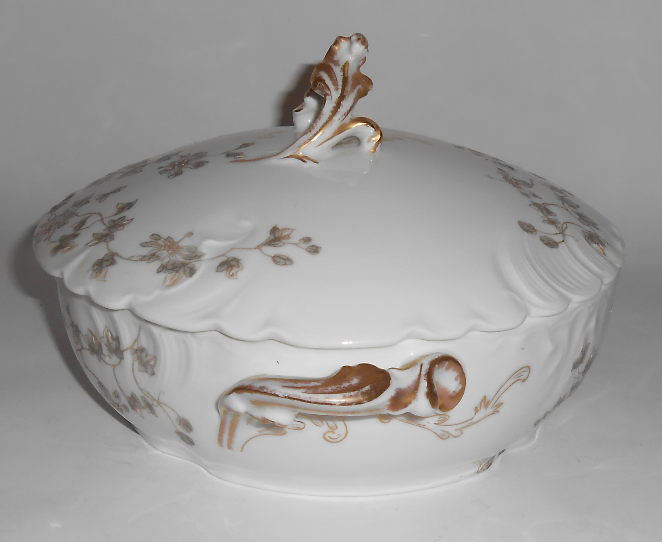 Chas Field Haviland Limoges Grey Daisy Casserole W/Lid