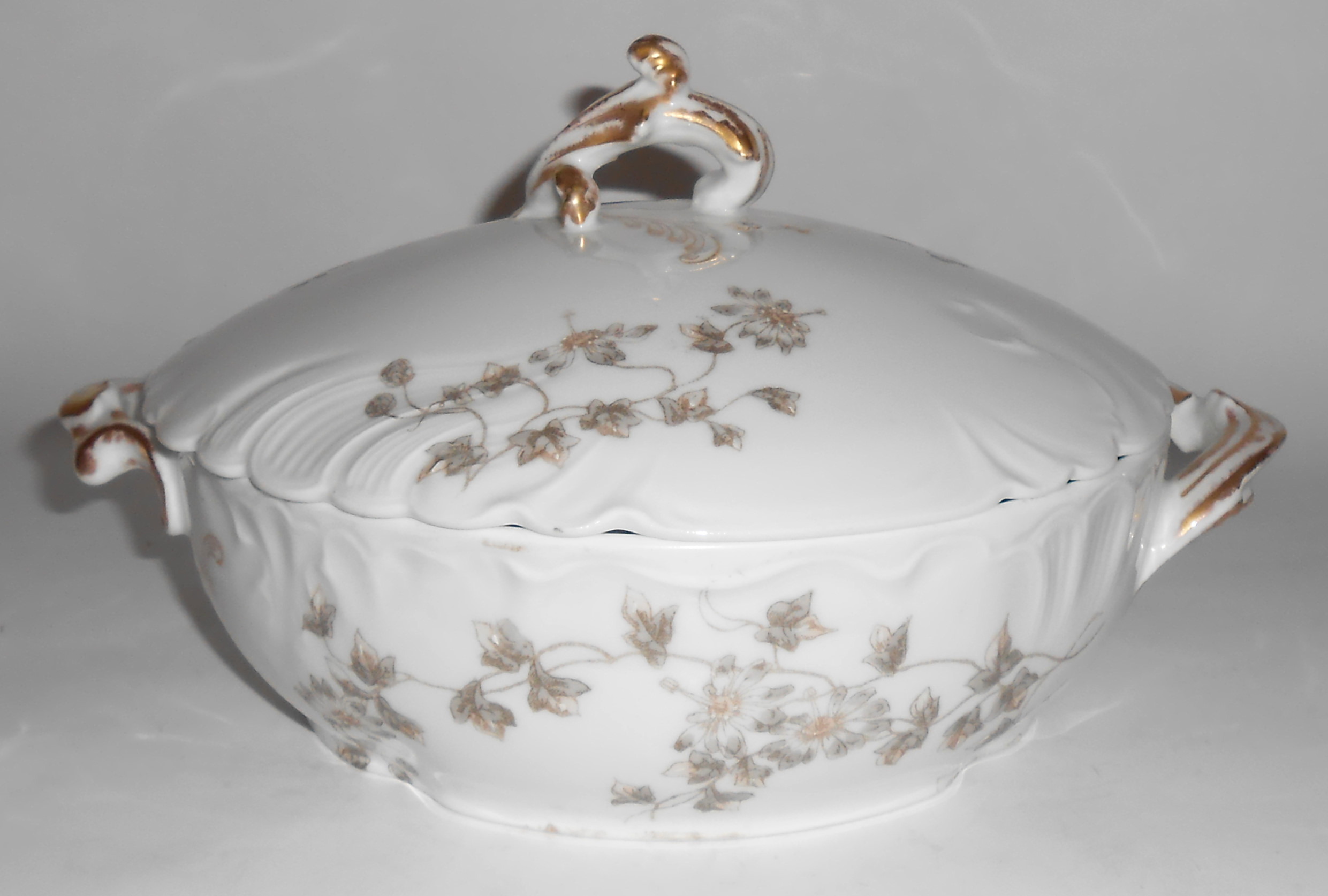 Chas Field Haviland Limoges Grey Daisy Casserole W/Lid