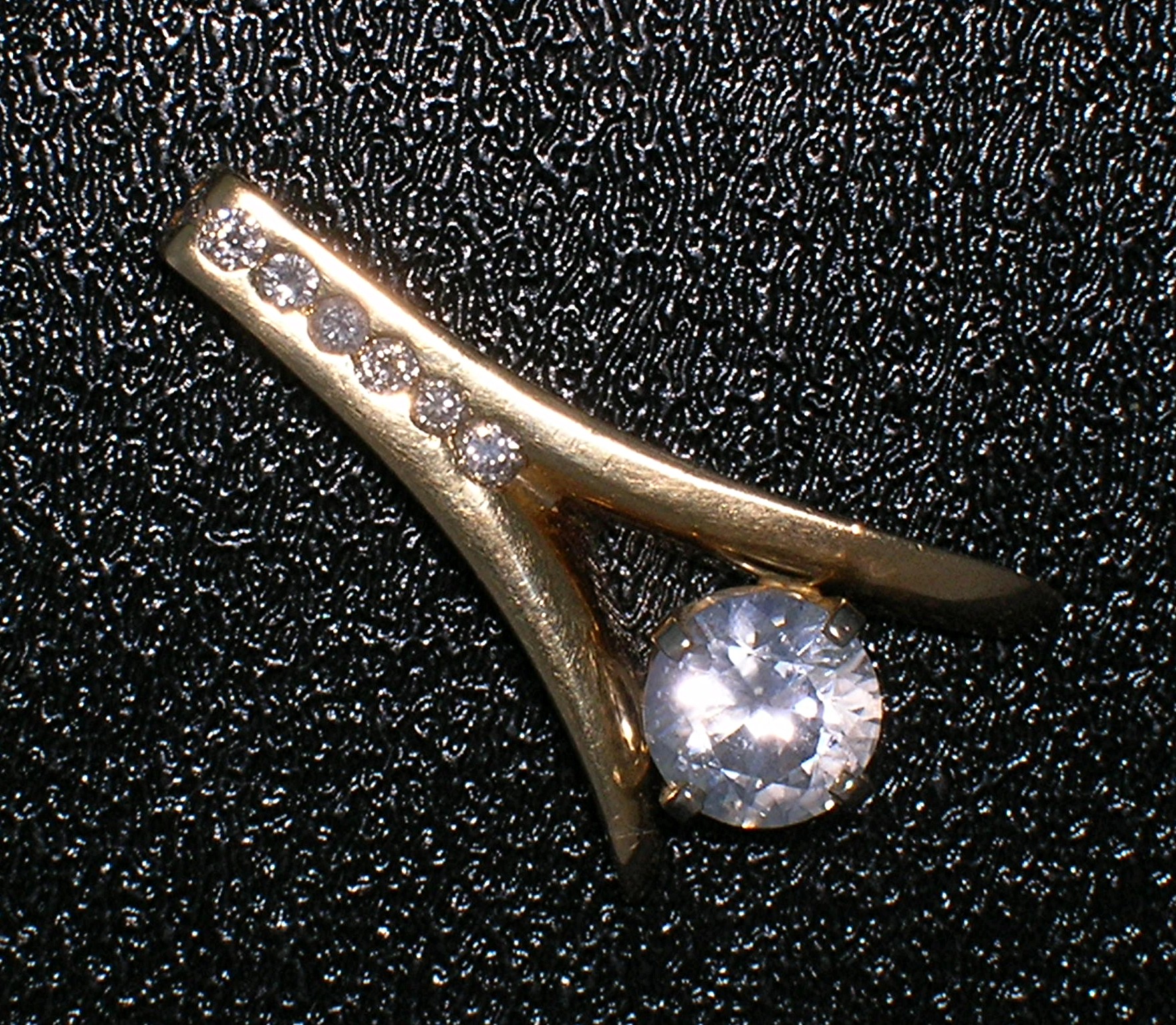 Pendant 14K Gold Diamond Center CZ