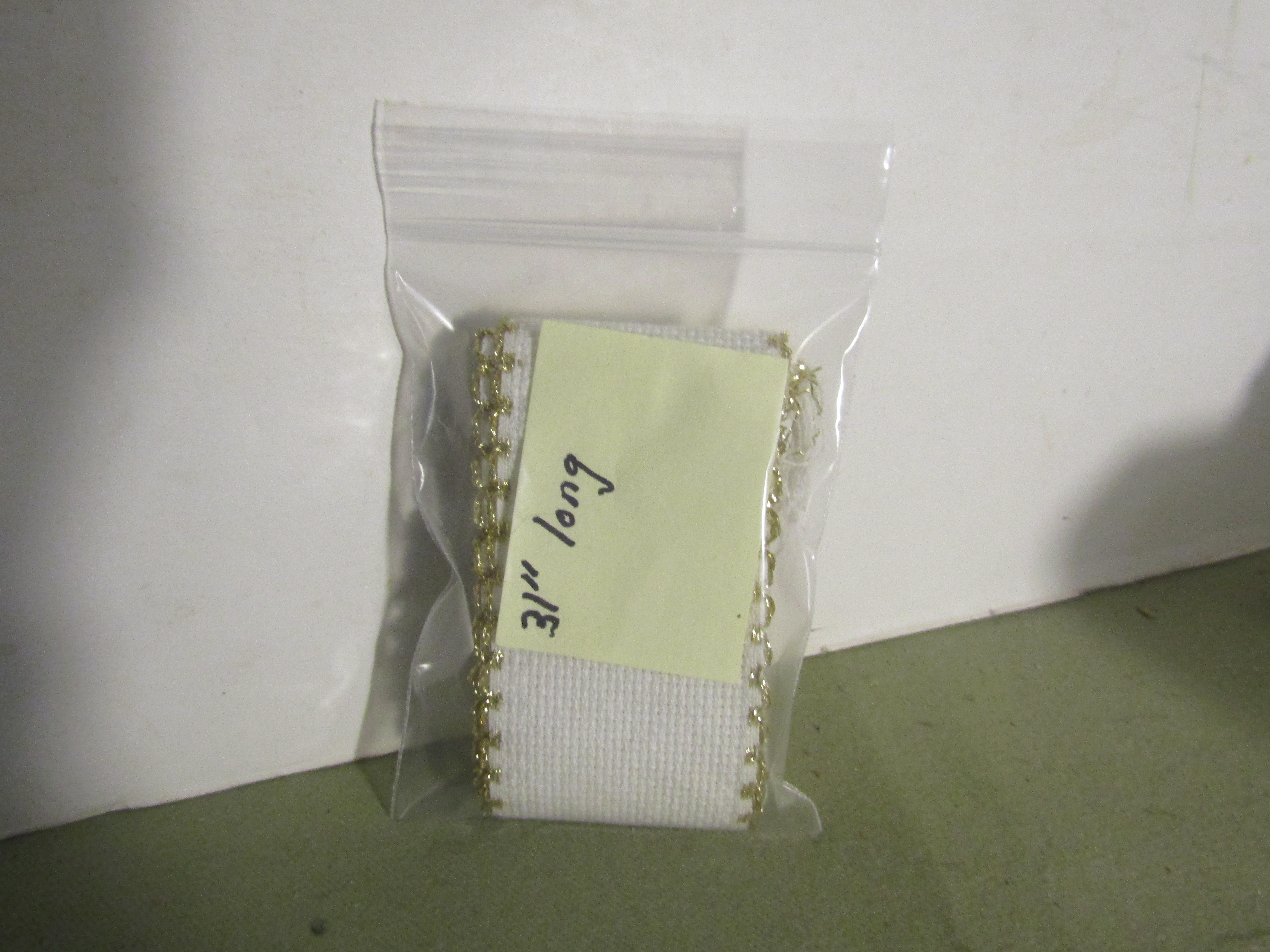 LA Ribband Ribbon to Cross Stitch Gold Trim