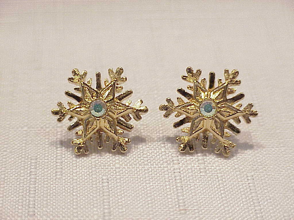 Avon Snowflake Aurora Borealis Rhinestone Pierced Earrings