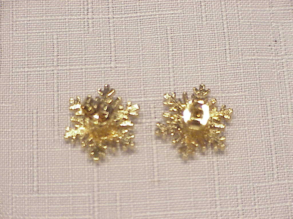 Avon Snowflake Aurora Borealis Rhinestone Pierced Earrings