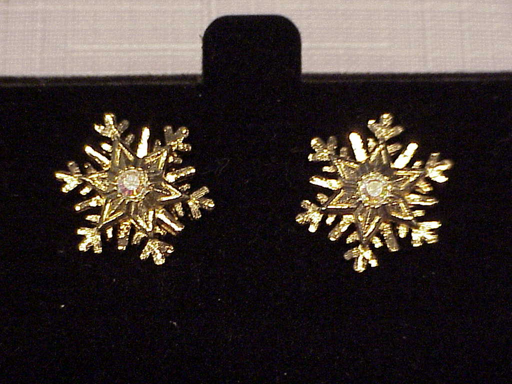Avon Snowflake Aurora Borealis Rhinestone Pierced Earrings