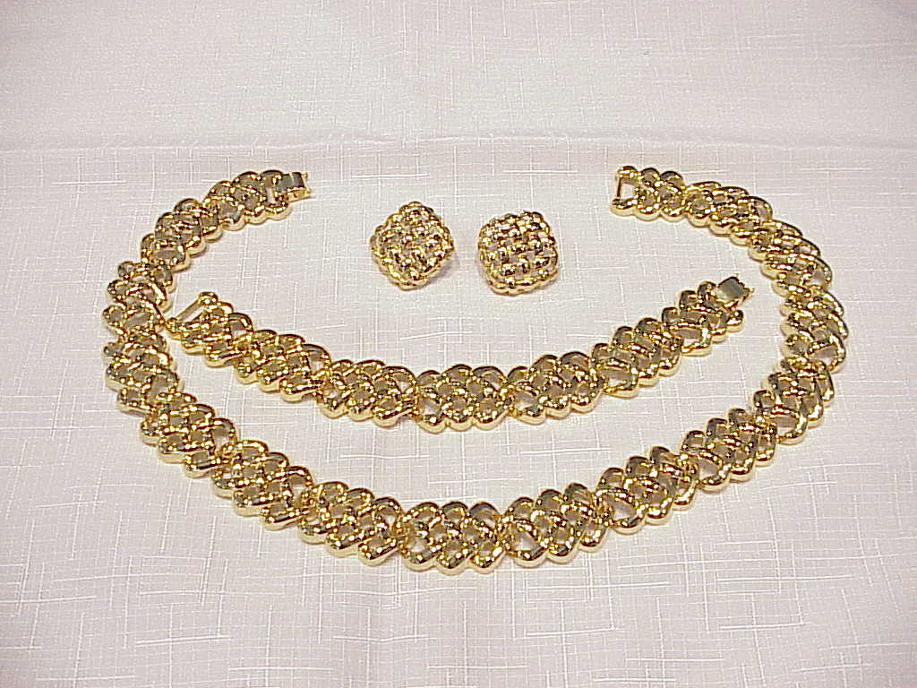 Chunky Gold Tone Necklace, Bracelet And Pierced Earrings Set