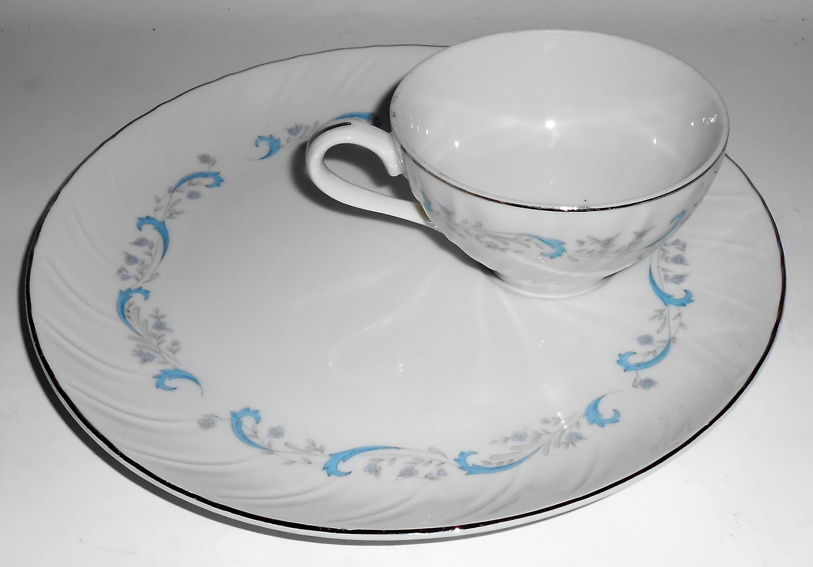 Camelot Fine China Porcelain Gracious Platinum Snack Pl