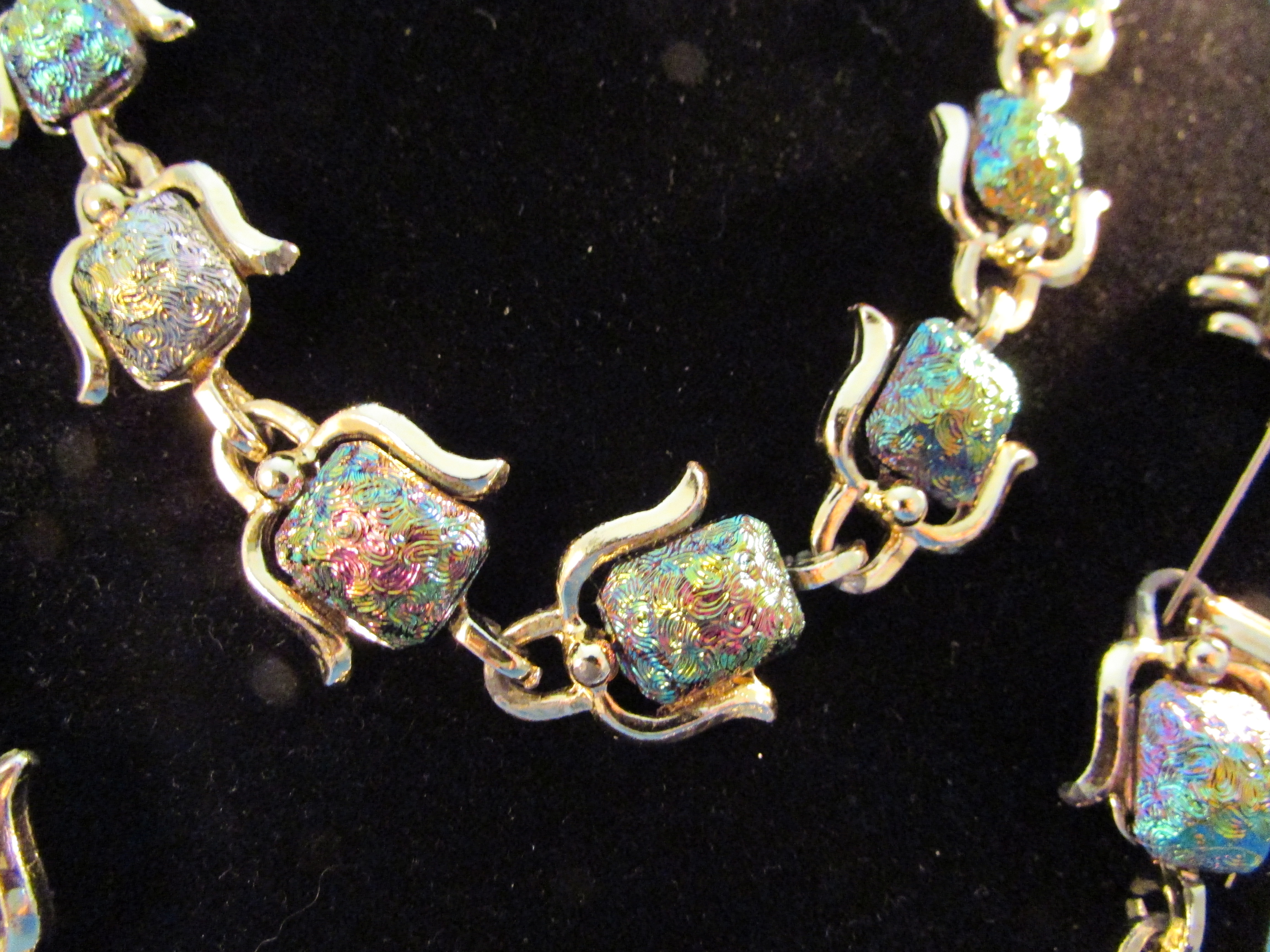 Molded Glass Stone Necklace Set