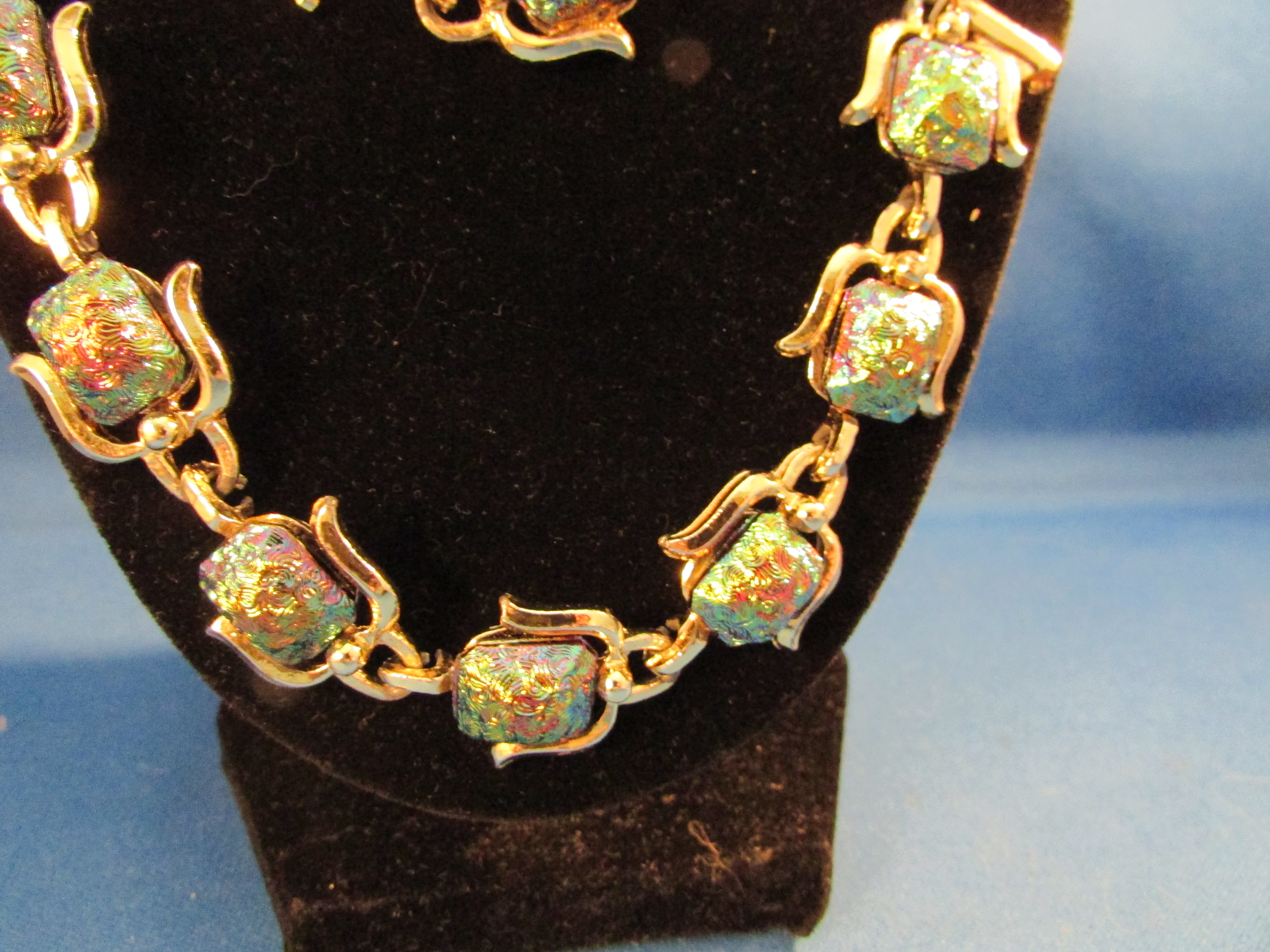 Molded Glass Stone Necklace Set