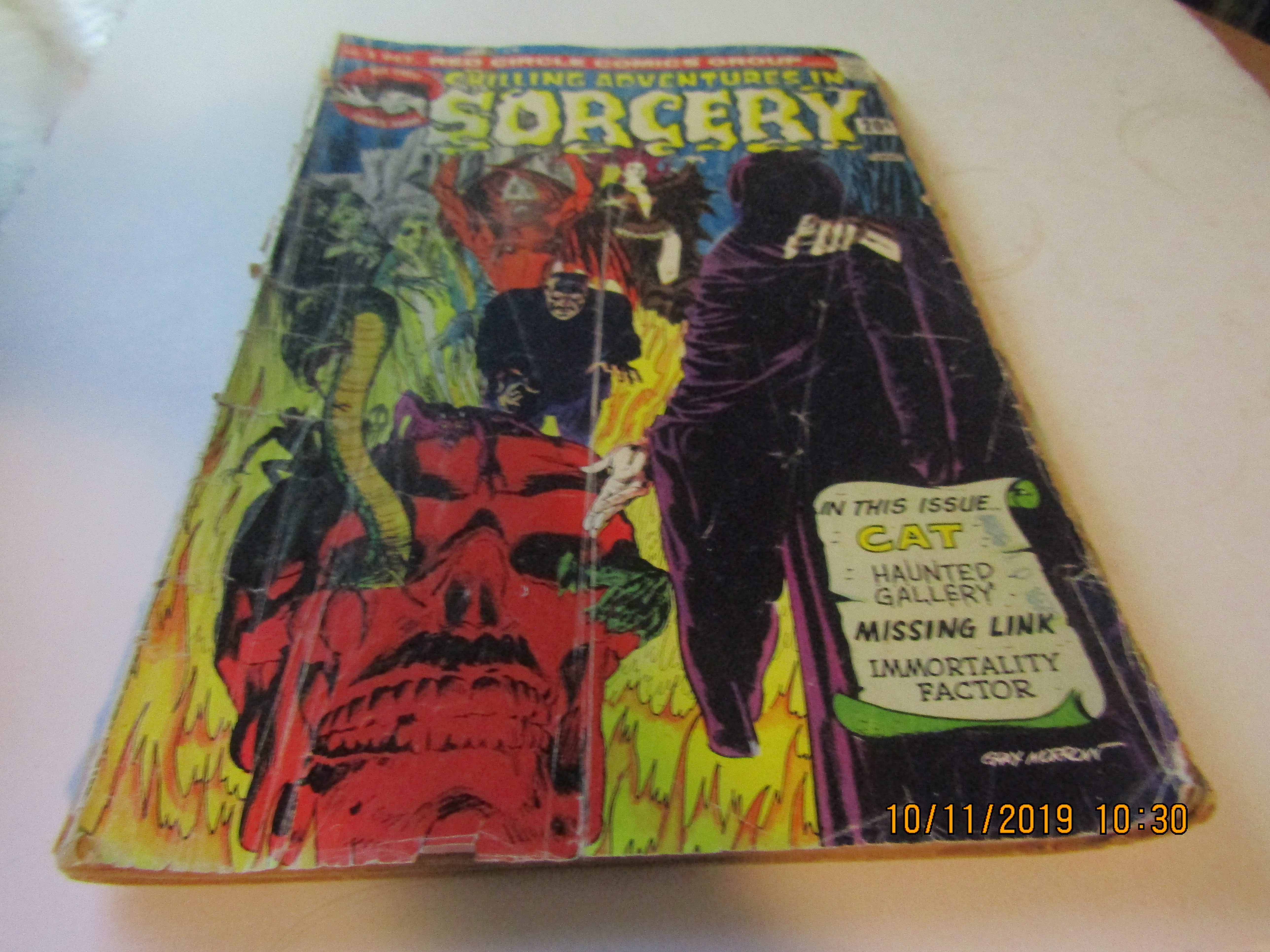 Vintage Red Circle  Comic Chilling Adv In Sorcery