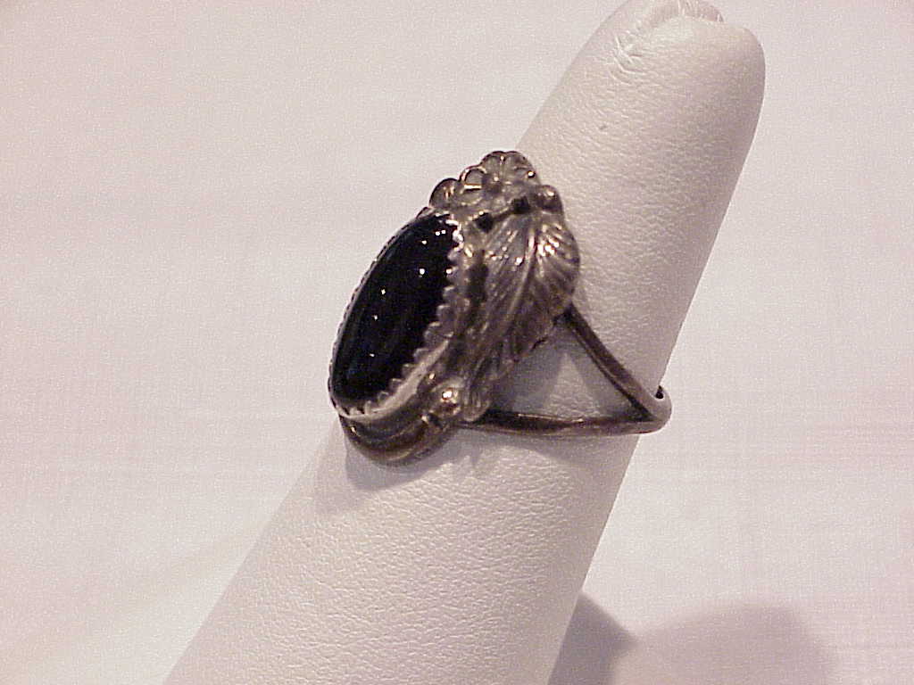 Vintage Native American Signed Sterling Silver Black Onyx Ring