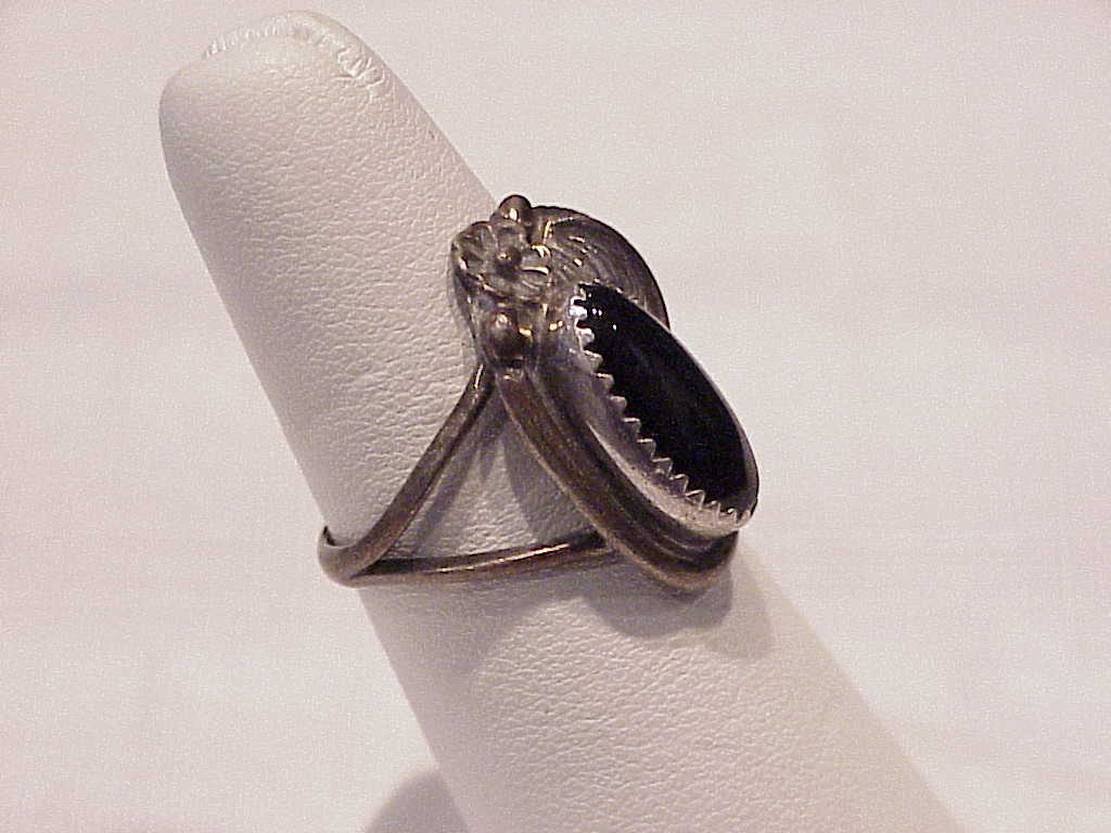 Vintage Native American Signed Sterling Silver Black Onyx Ring