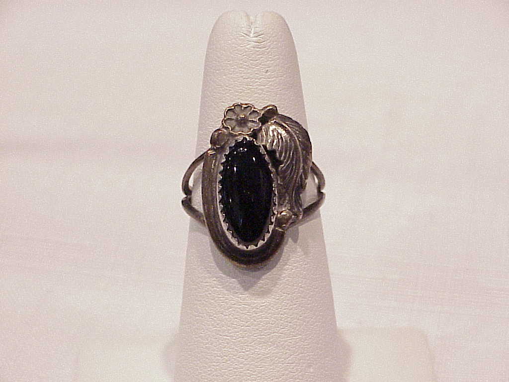Vintage Native American Signed Sterling Silver Black Onyx Ring