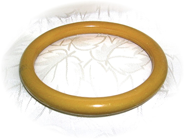 Lucite/Plastic Gold Bangle Bracelet