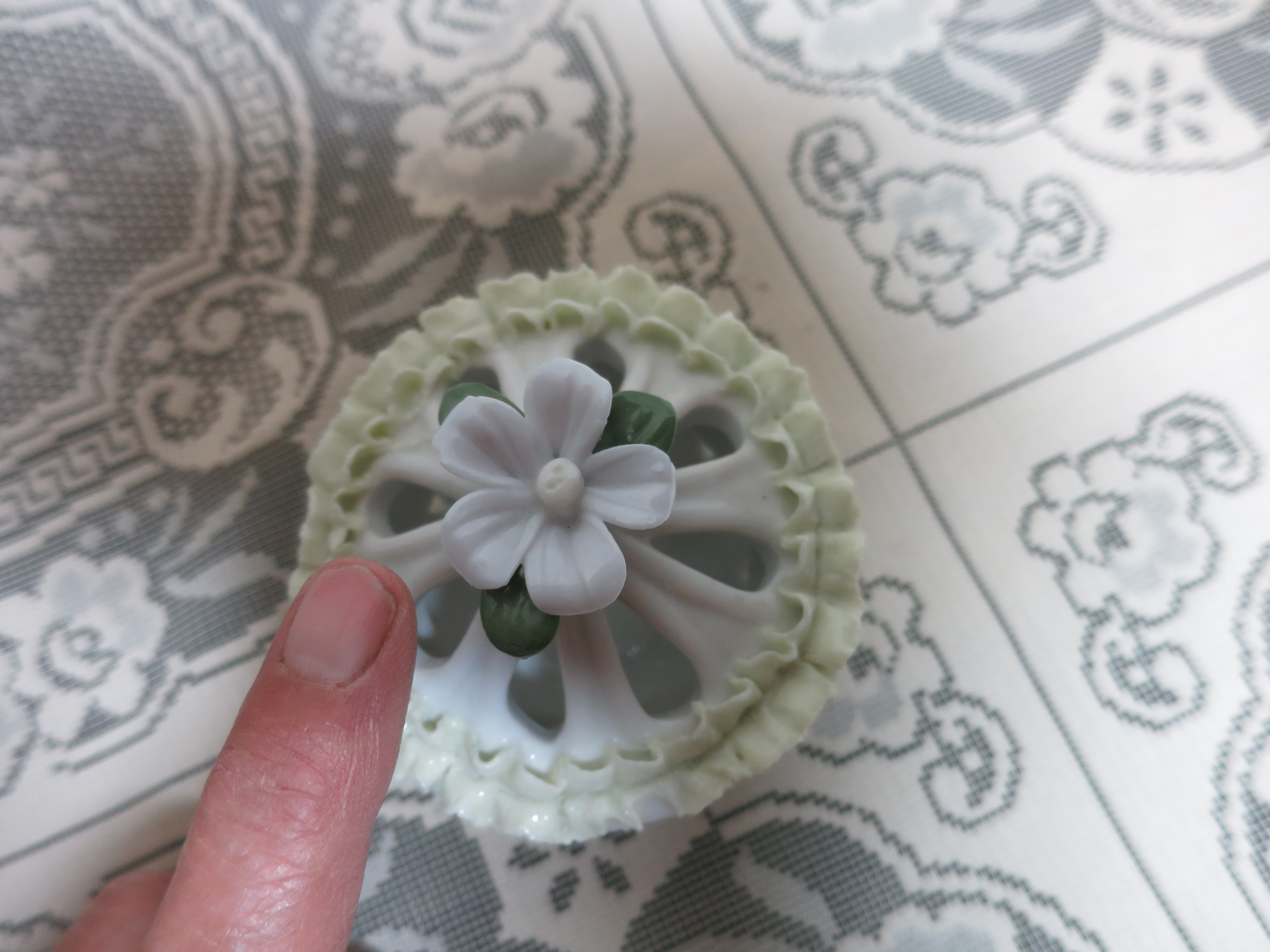 Capodimonte Porcelain Trinket box Flower handle