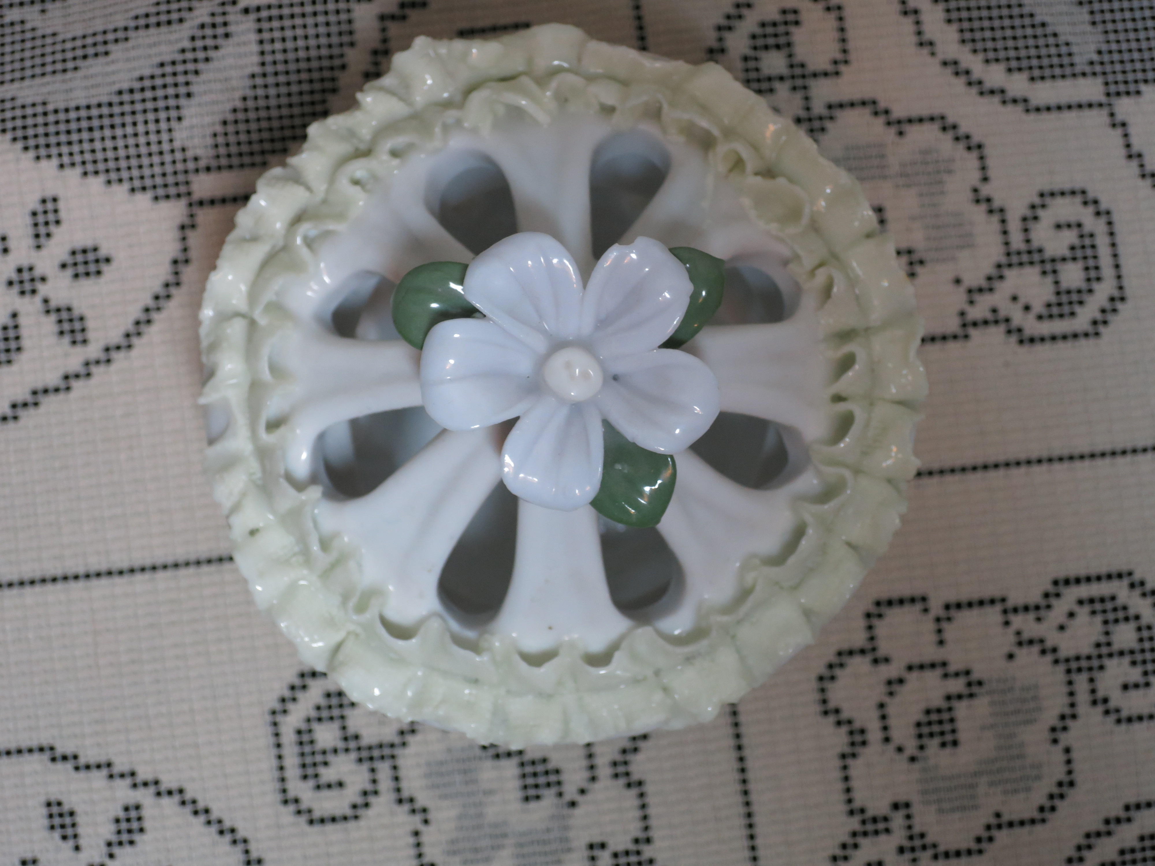 Capodimonte Porcelain Trinket box Flower handle