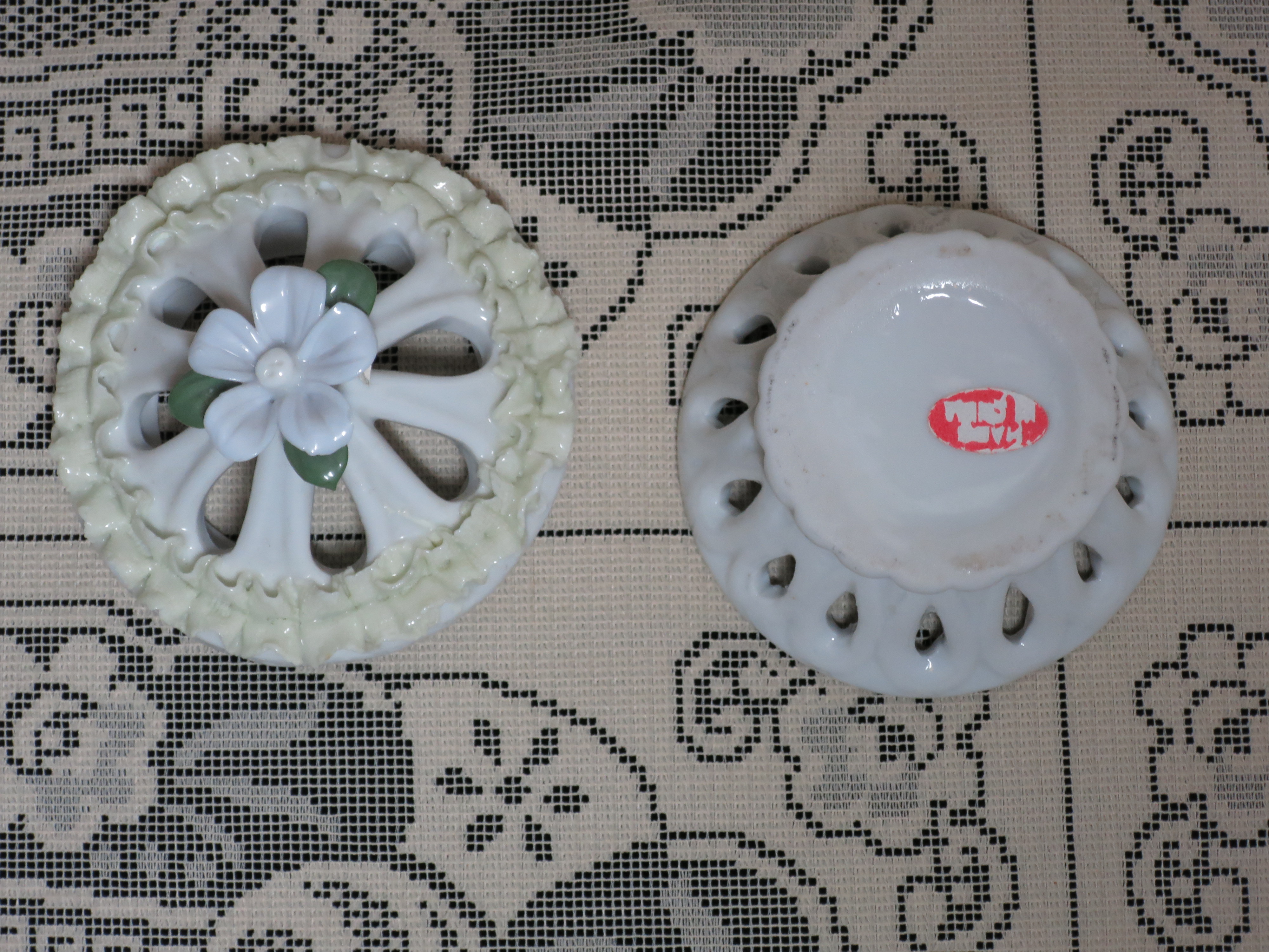 Capodimonte Porcelain Trinket box Flower handle