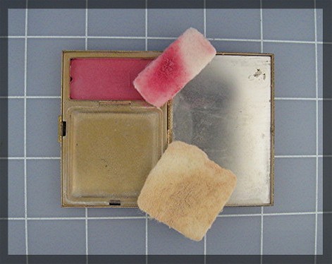 Compact Souvenier Scene Powder USA