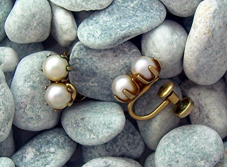 1/20 Gold Fill & Genuine Pearls Screw Back Earrings