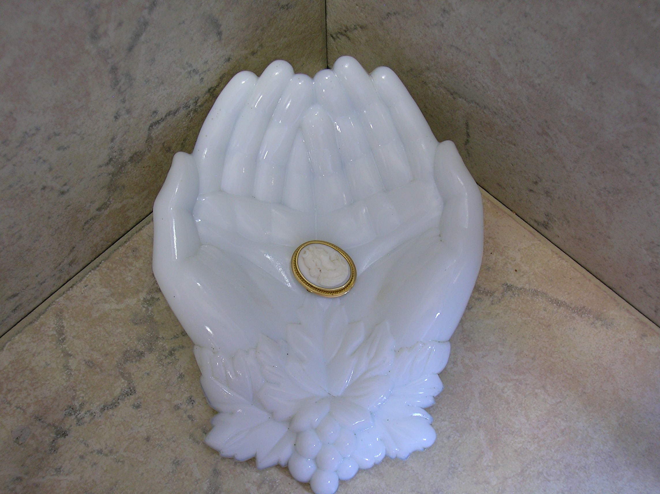 Brooch 10k-14K  Gold  Angel Skin Cameo