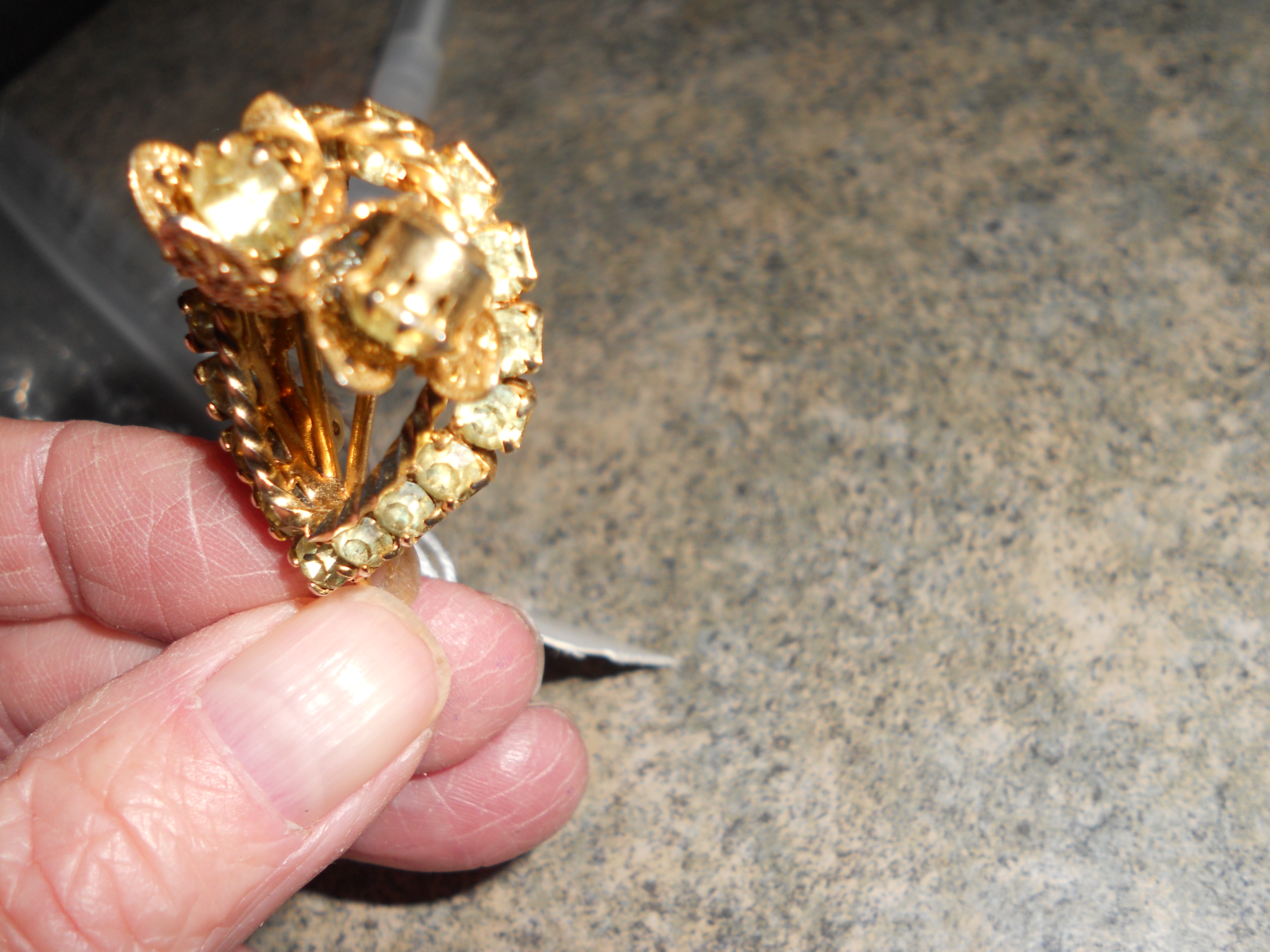 Rhinestone Heart Flower Bouquet Gold filigree