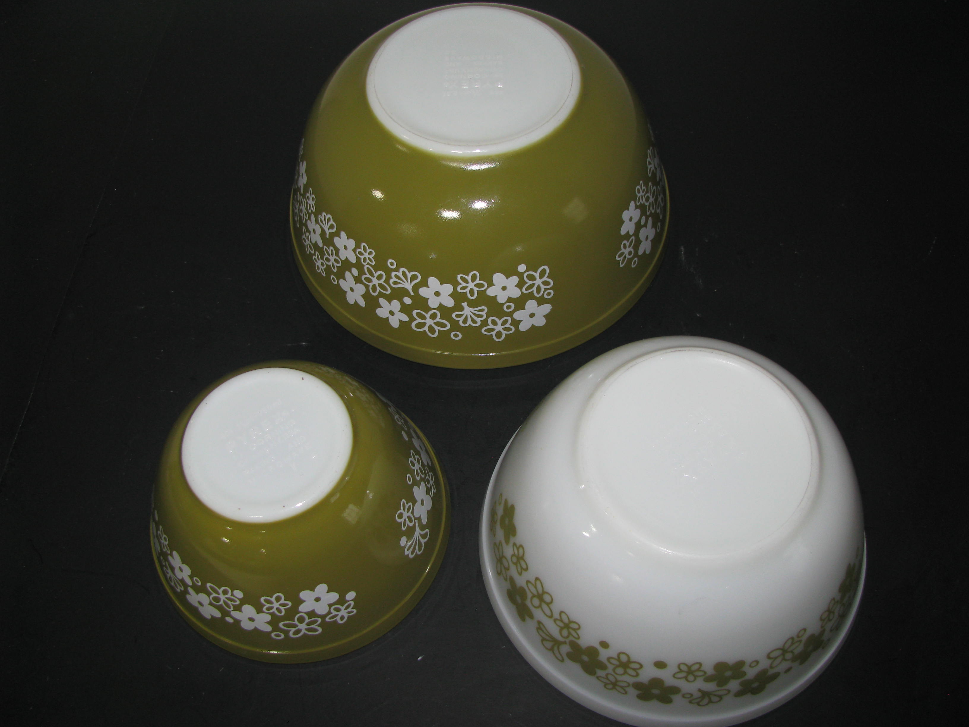 Pyrex Spring Blossom Green Round Nesting Bowls