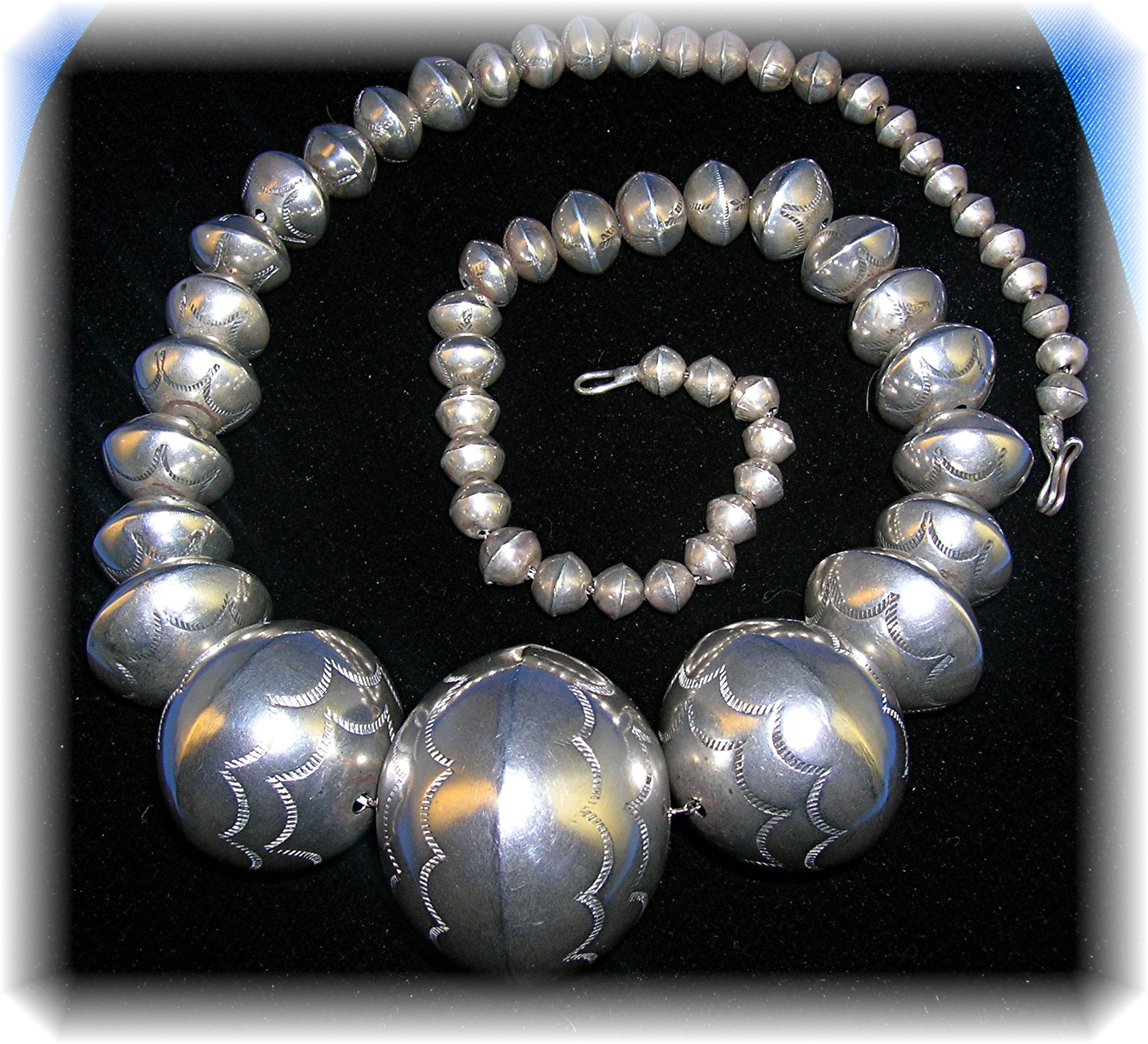 Navajo Pearls Sterling Silver 60s 116 Grams Necklace