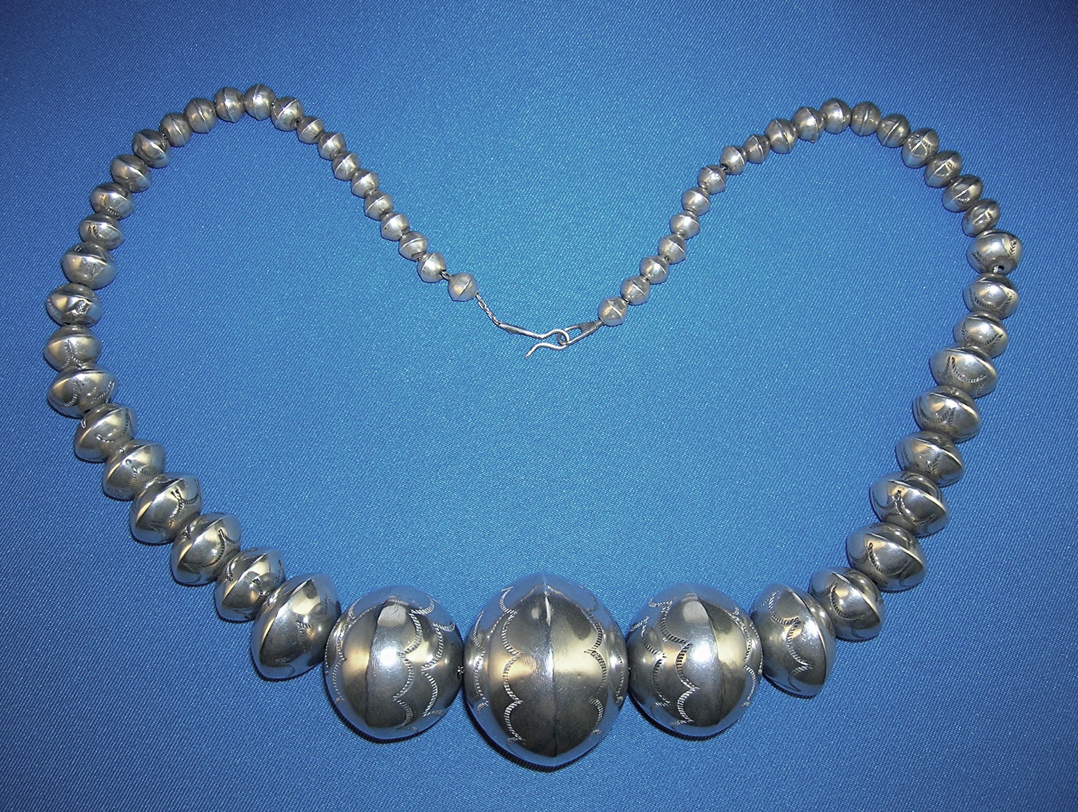 Navajo Pearls Sterling Silver 60s 116 Grams Necklace