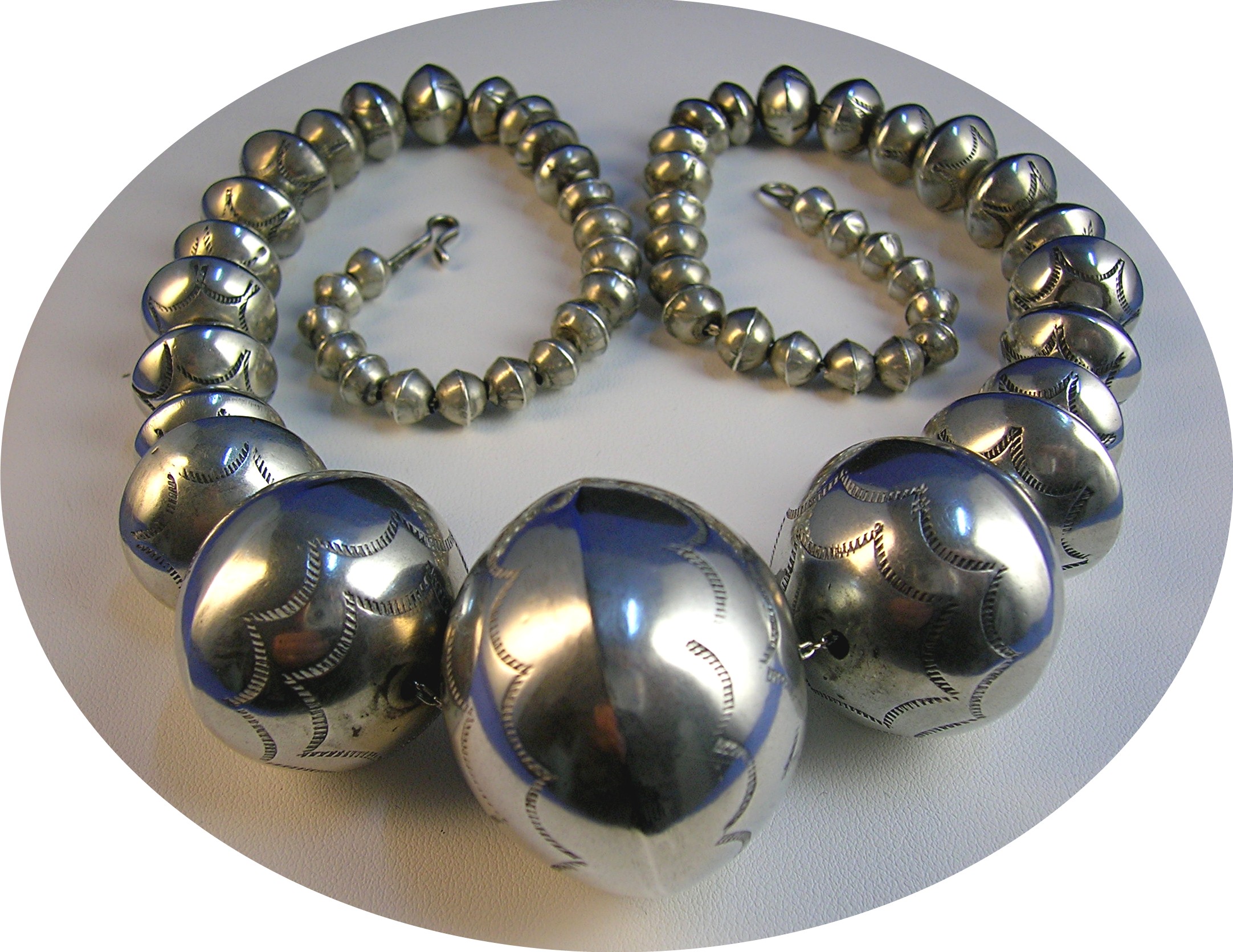 Navajo Pearls Sterling Silver 60s 116 Grams Necklace