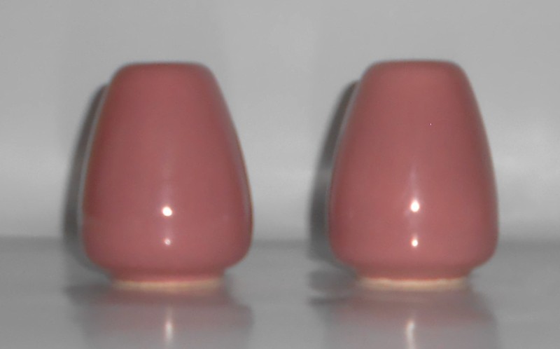 VINTAGE Bauer Pottery Monterey Moderne Pink Salt & Pepper Shaker Set