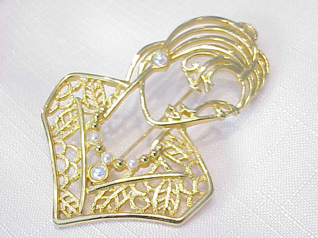 Filigree Style Woman'S Head Brooch With Pearls Signed Jj