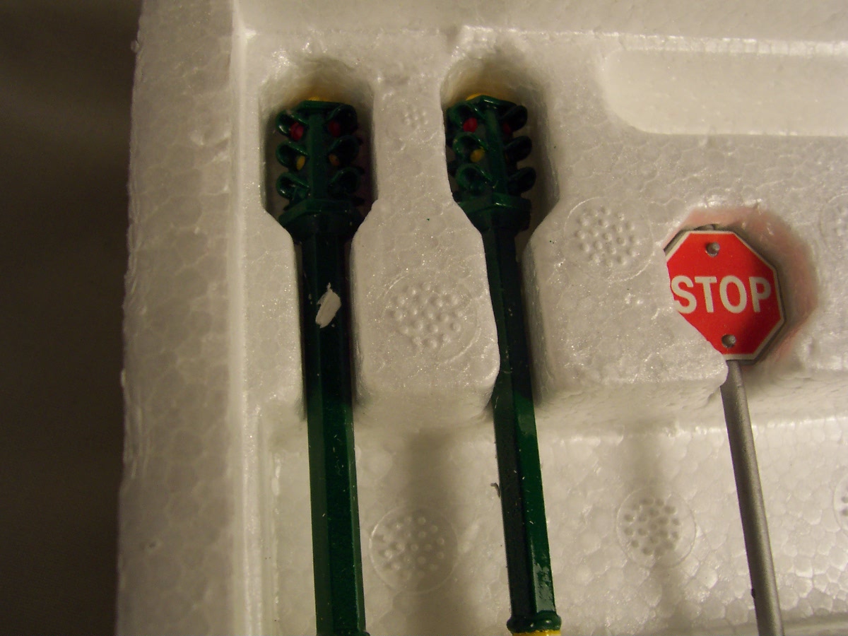 Dept. 56 Village Utilities Set of 8 5512 3