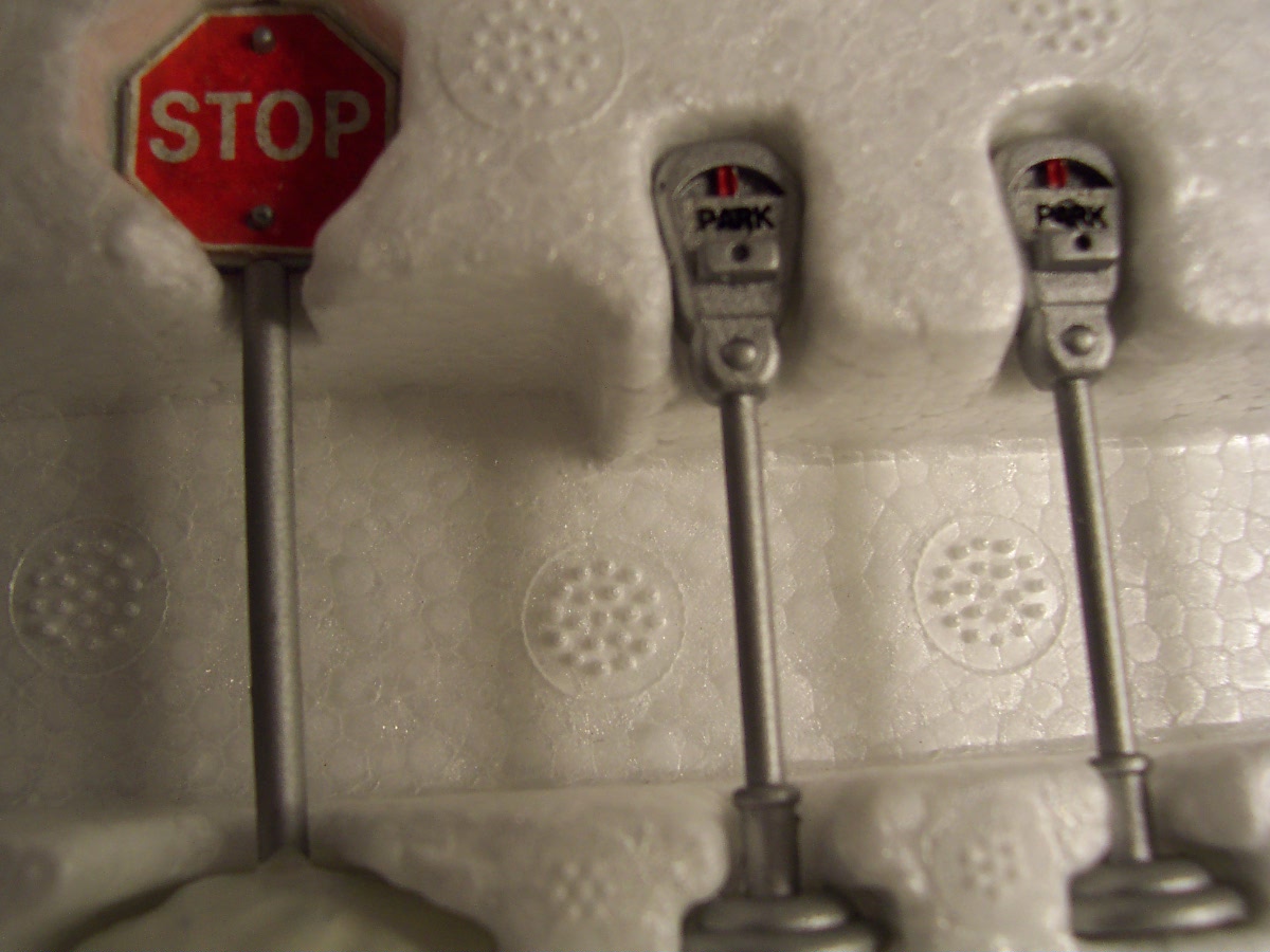 Dept. 56 Village Utilities Set of 8 5512 3