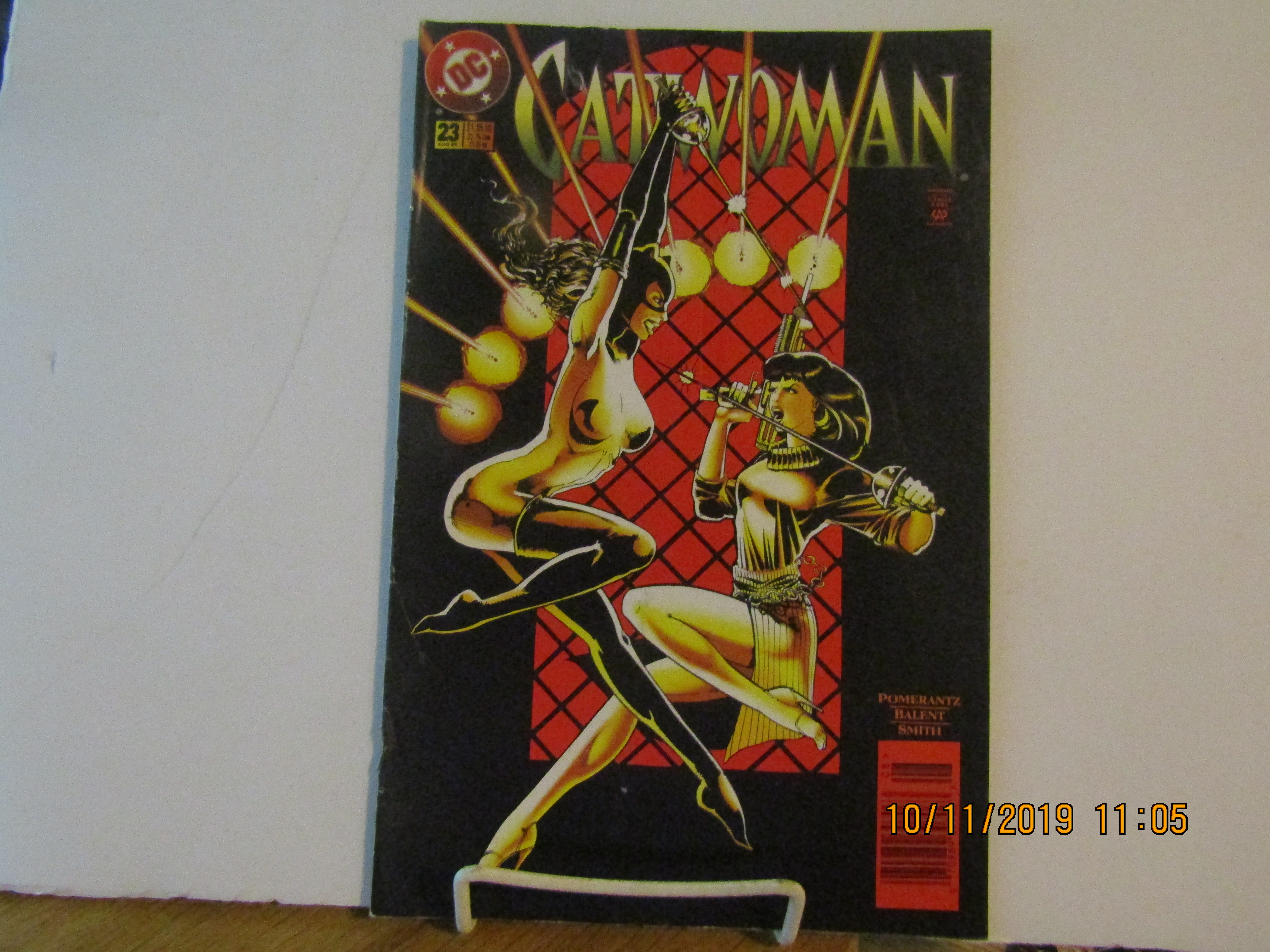 Vintage DC Comic Catwoman #23 Family Ties 2