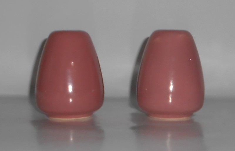 VINTAGE Bauer Pottery Monterey Moderne Pink Salt & Pepper Shaker Set