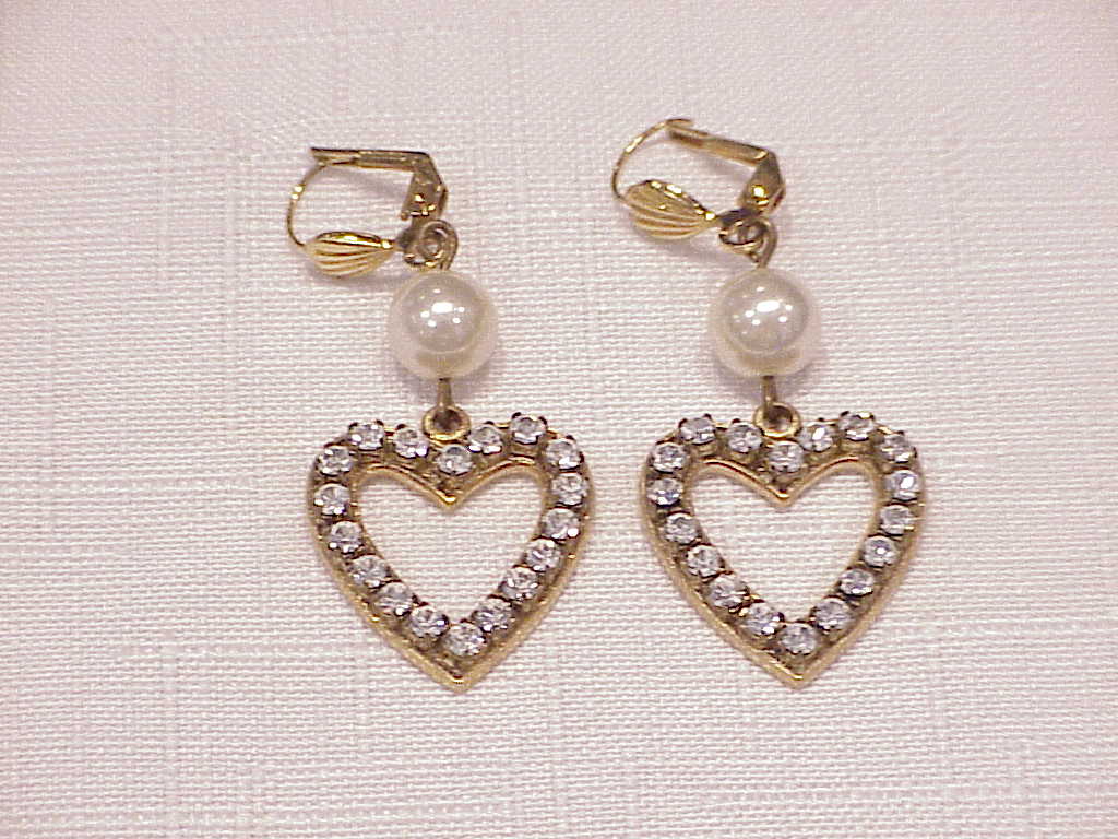 Dangling Rhinestone And Pearl Heart Shaped Pierced Earrings