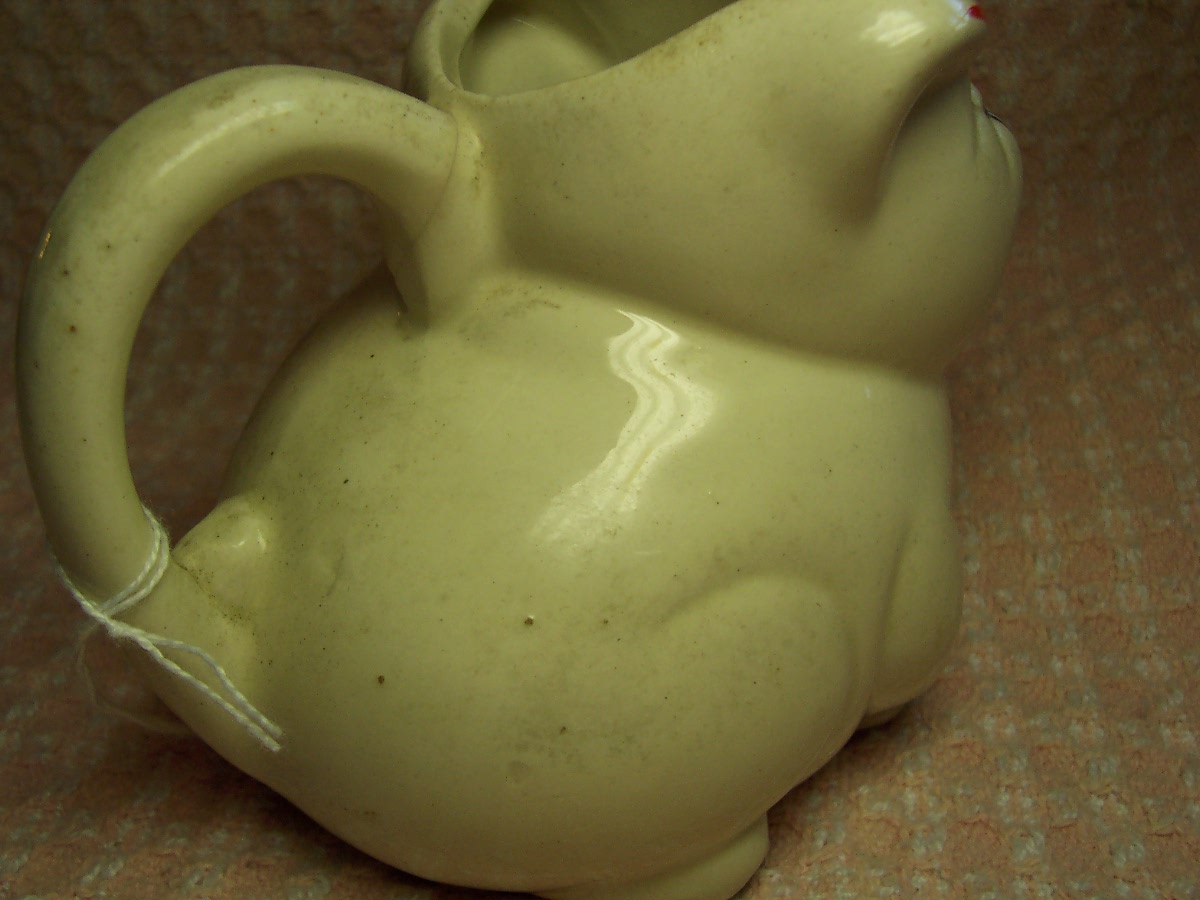 Shawnee Pig Pitcher Creamer Red Bow USA