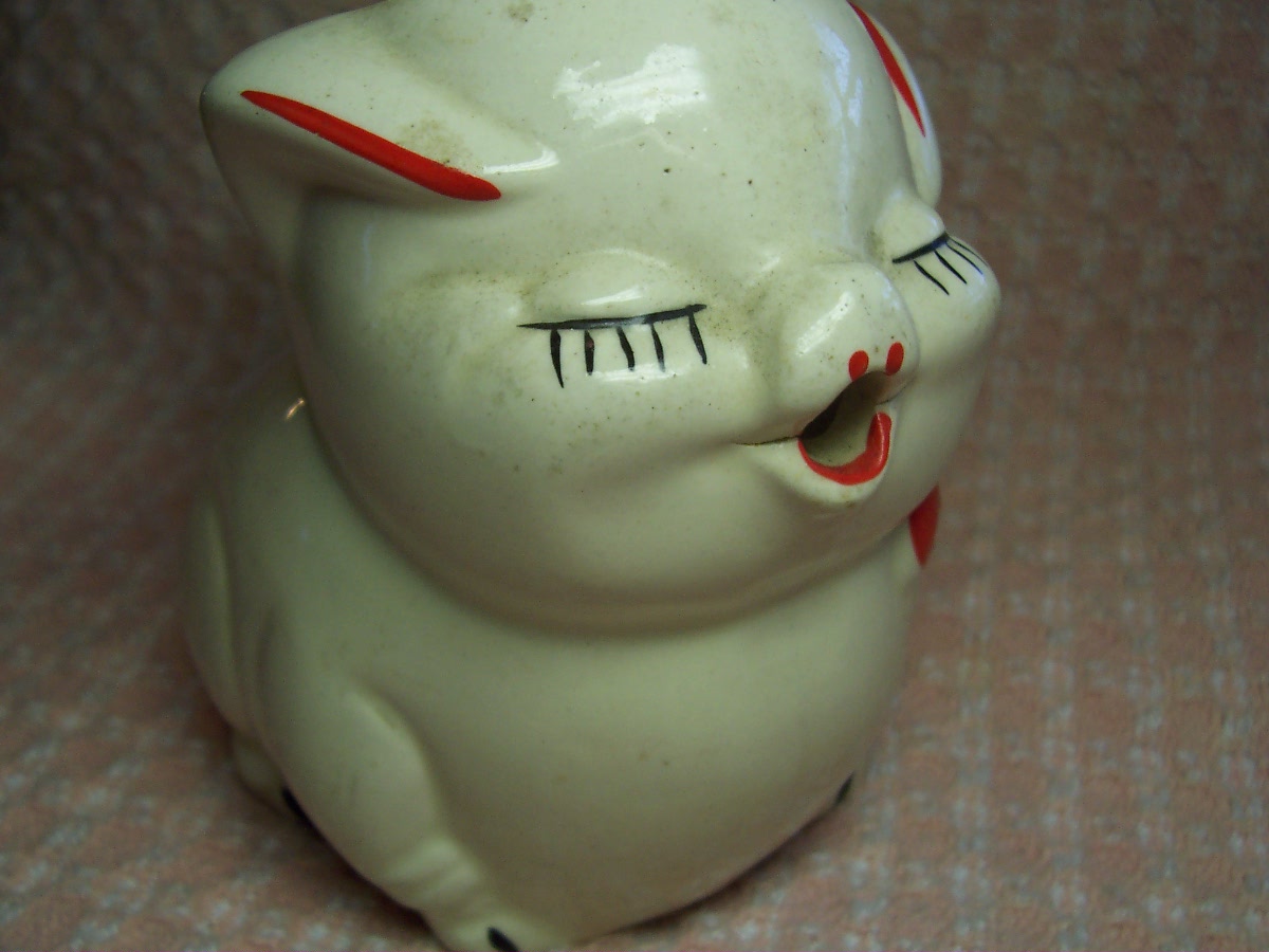 Shawnee Pig Pitcher Creamer Red Bow USA