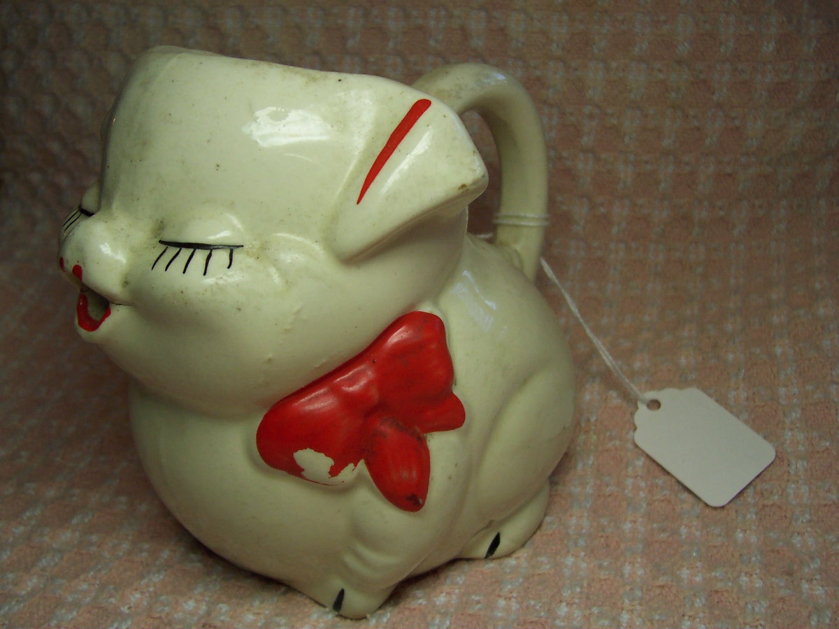 Shawnee Pig Pitcher Creamer Red Bow USA