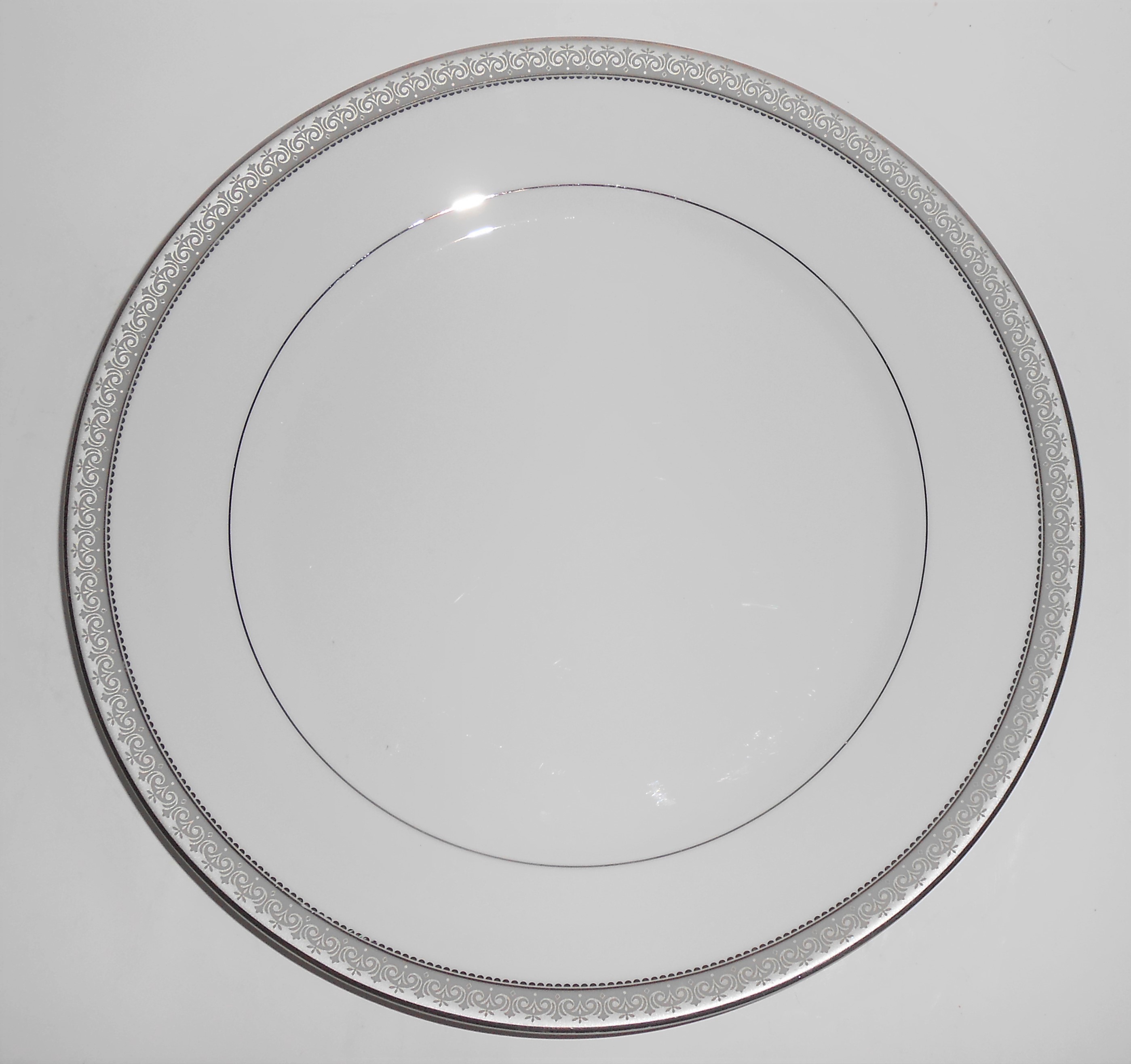 Mikasa Fine China Platinum Crown Dinner Plate
