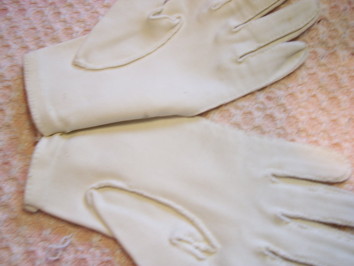 Vintage Gloves tied knot trim