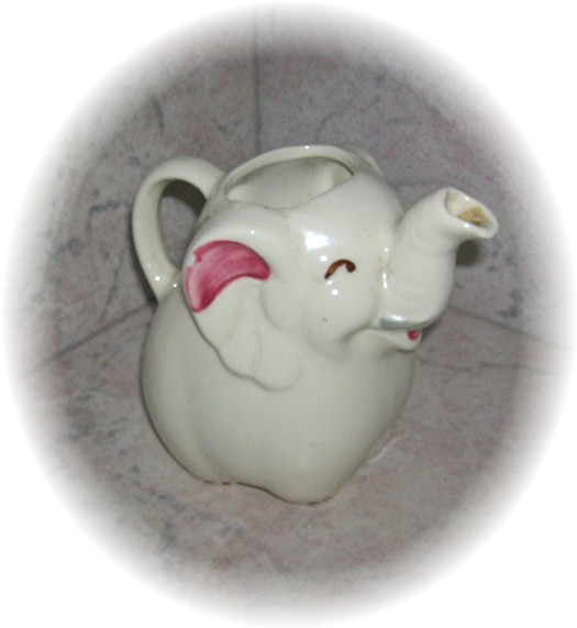 Cream & Cranberry Porcelain/Pottery Creamer