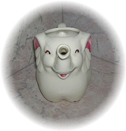 Cream & Cranberry Porcelain/Pottery Creamer